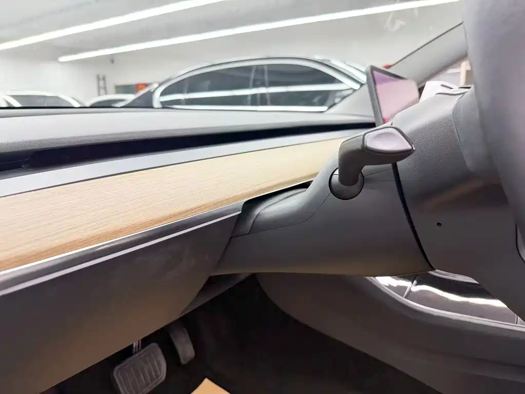 Tesla Model 3 — миниатюра 11