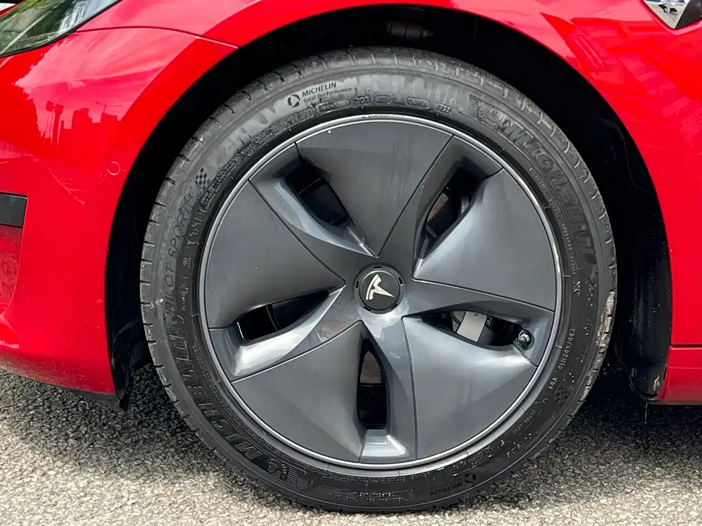 Tesla Model 3 — миниатюра 11