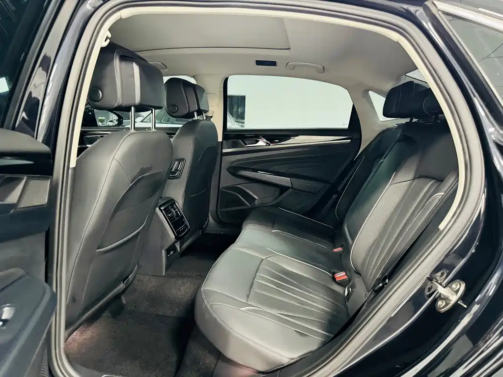 Volkswagen Passat 2024 380TSI Elite