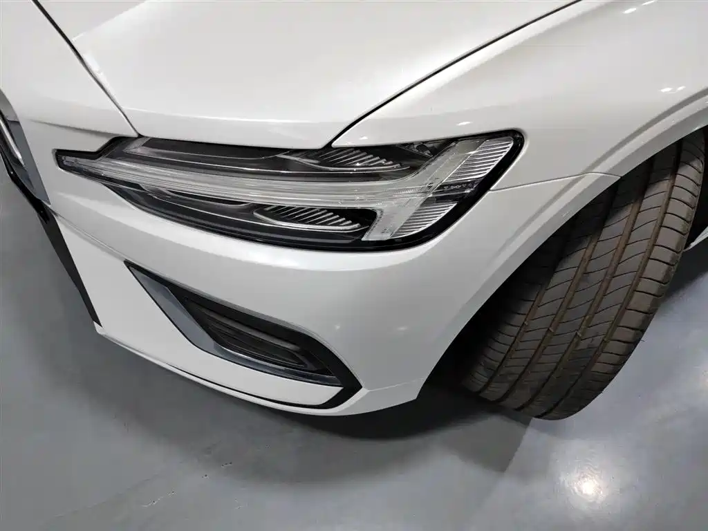 Volvo S60 - фото 18