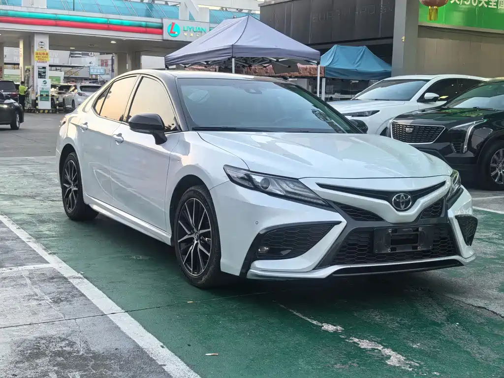 Toyota Camry — миниатюра 3