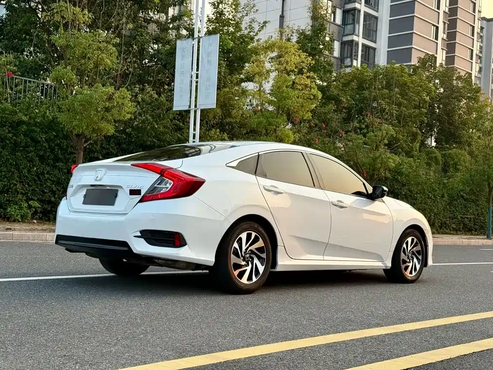 Honda Civic — миниатюра 7