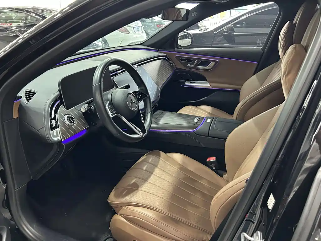 Mercedes-Benz E-Class — миниатюра 7
