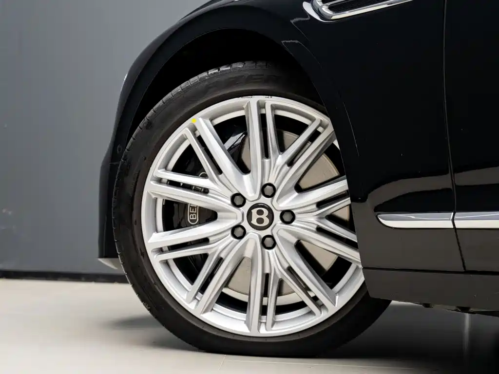Bentley Flying Spur — миниатюра 6