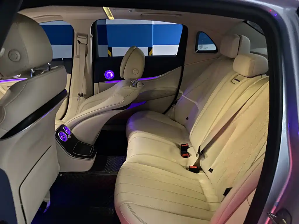 Mercedes-Benz E-Class — миниатюра 12