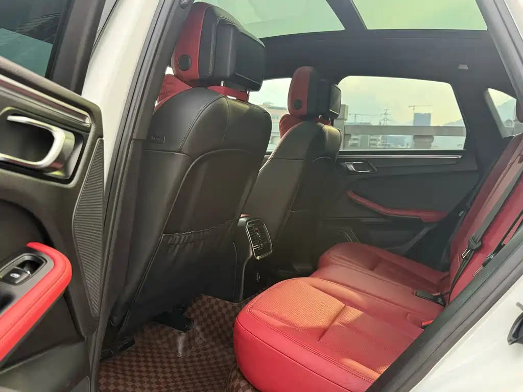 Porsche Macan — миниатюра 5