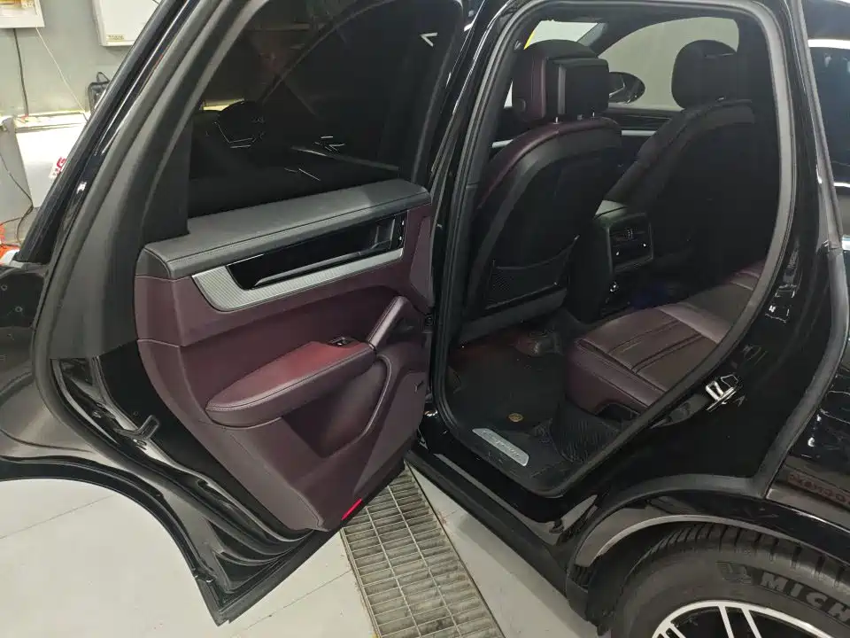 Porsche Cayenne — миниатюра 6