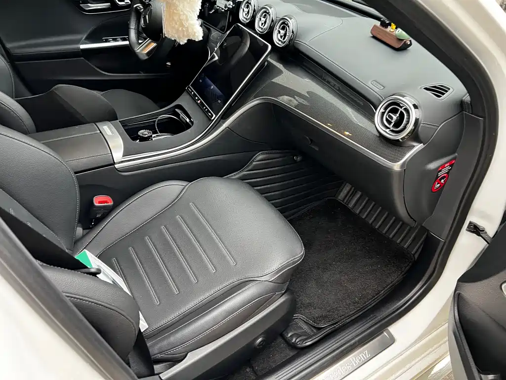 Mercedes-Benz C-Class — миниатюра 11