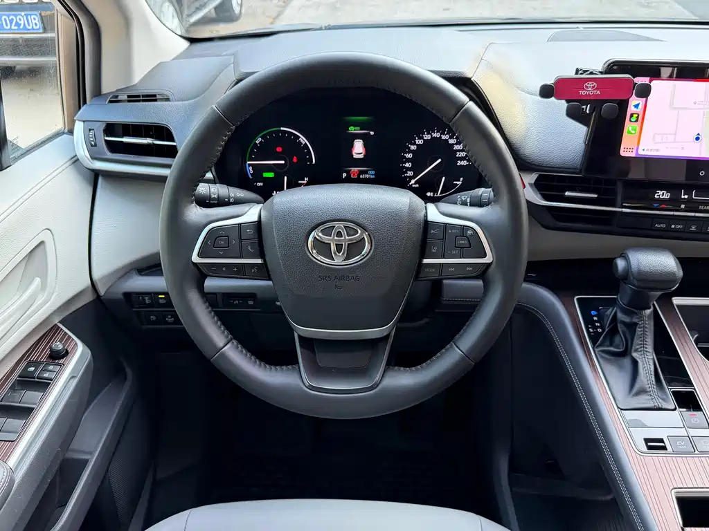 Toyota Granvia — миниатюра 15