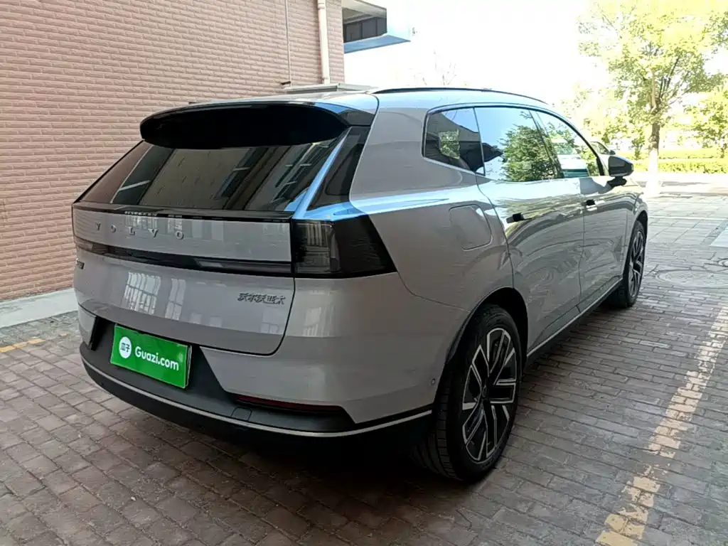Volvo XC70 PHEV — миниатюра 7