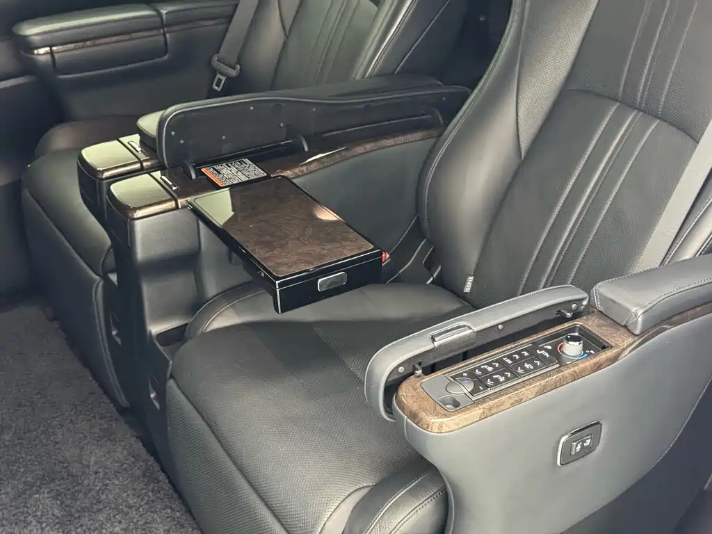 Toyota Alphard — миниатюра 14