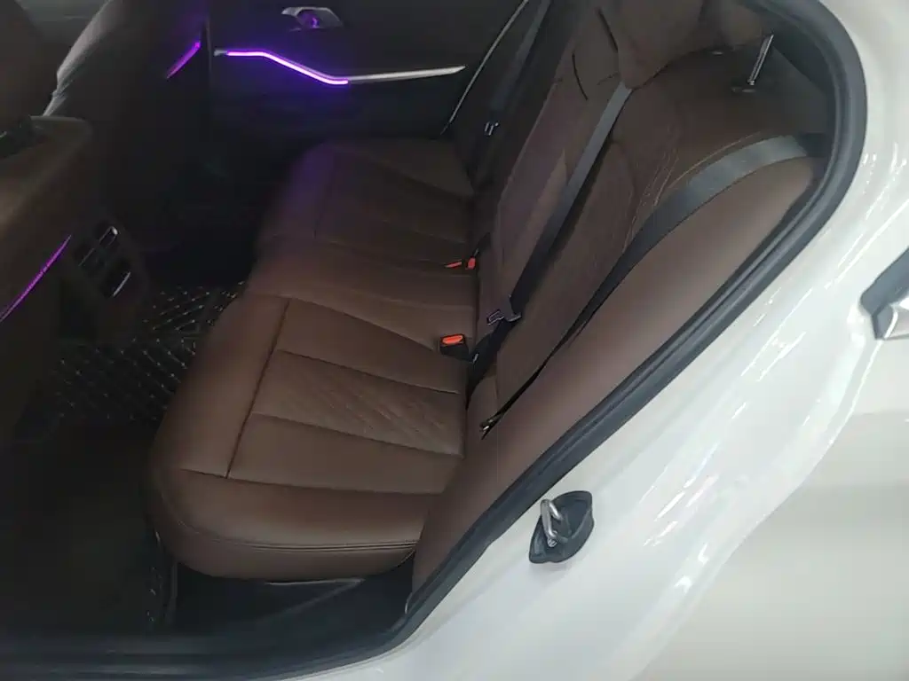BMW 3 Series — миниатюра 17