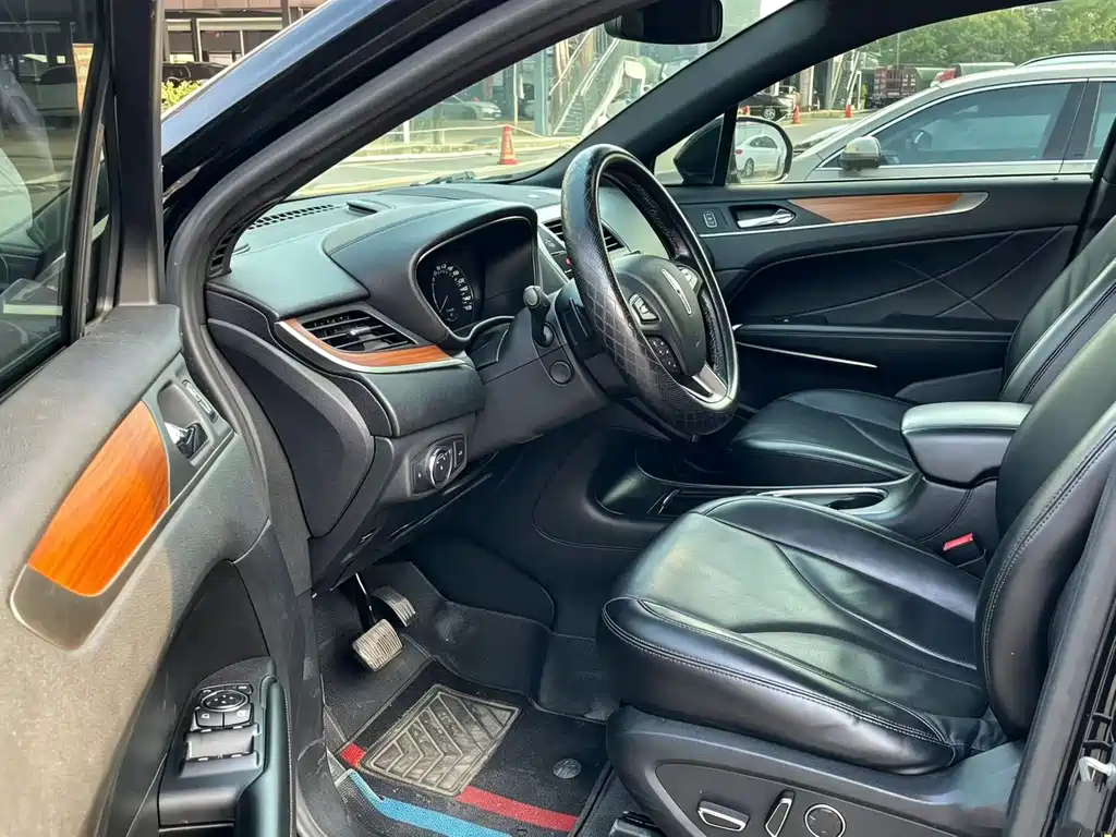 Lincoln MKC — миниатюра 4