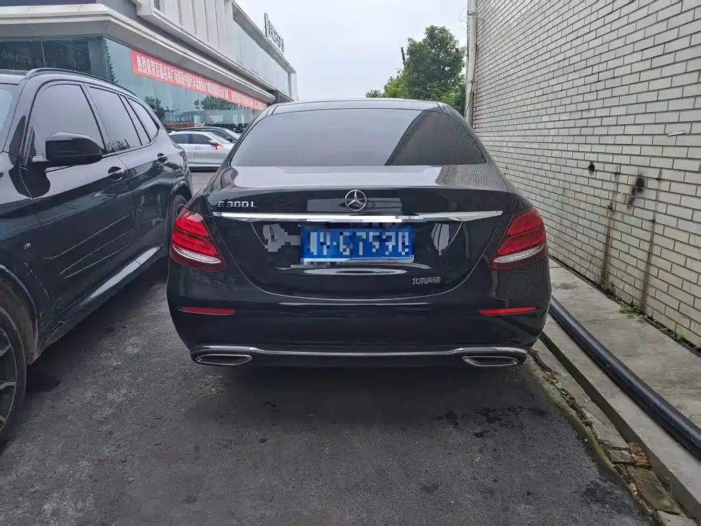 Mercedes-Benz E-Class — миниатюра 8