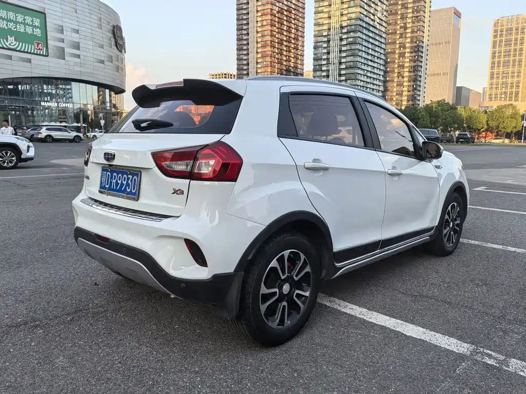 Geely Vision X3 — миниатюра 6