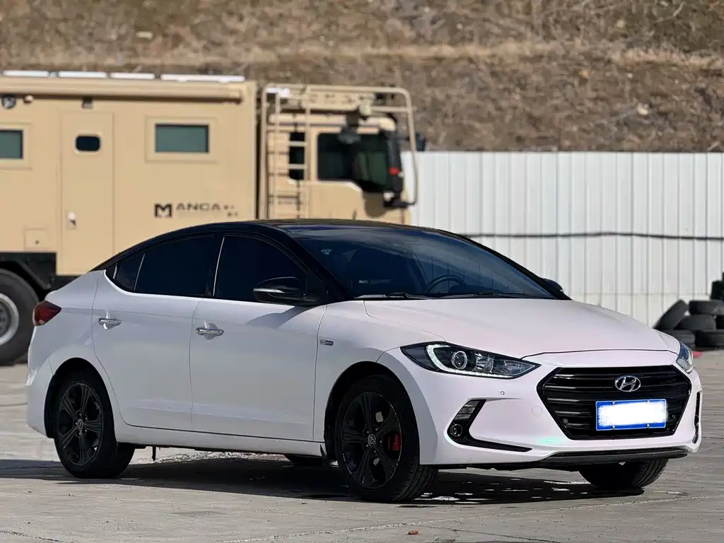 Hyundai Elantra — миниатюра 3