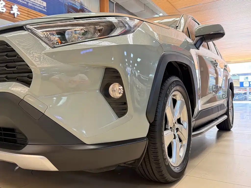 Toyota RAV4 — миниатюра 18