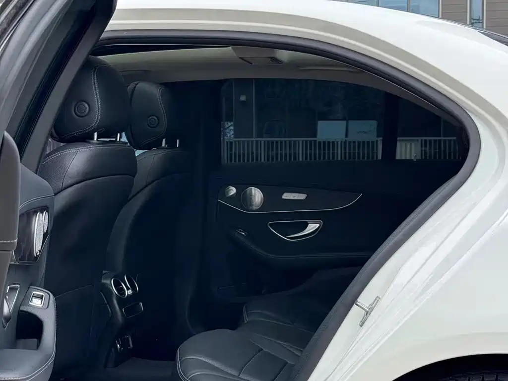 Mercedes-Benz C-Class — миниатюра 7