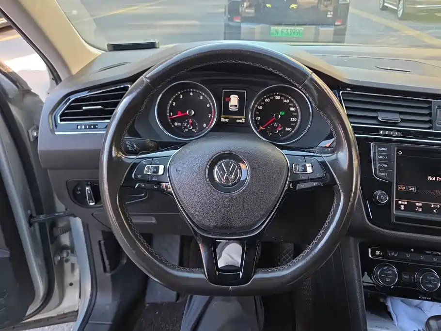 Volkswagen Tiguan L — миниатюра 15