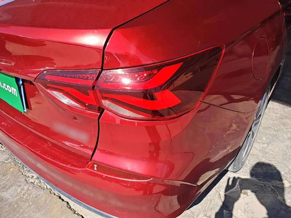 Chevrolet Monza 1.5 л 2022 г. красный/фиолетовый, пробег 49200 км