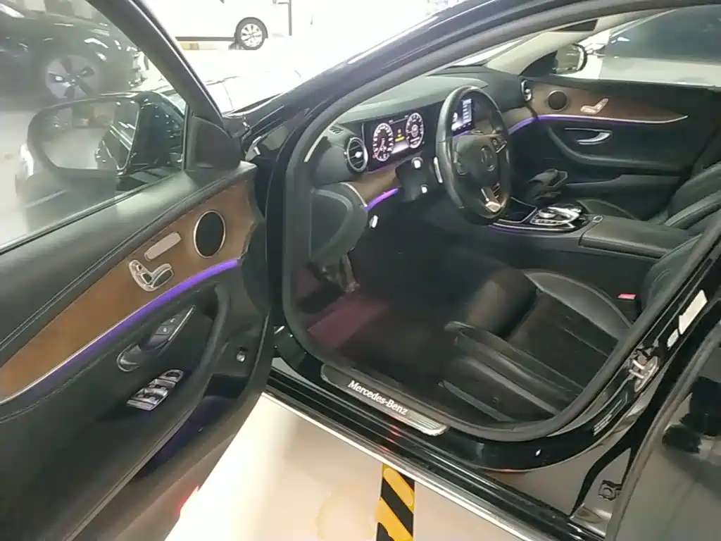 Mercedes-Benz E-Class — миниатюра 16