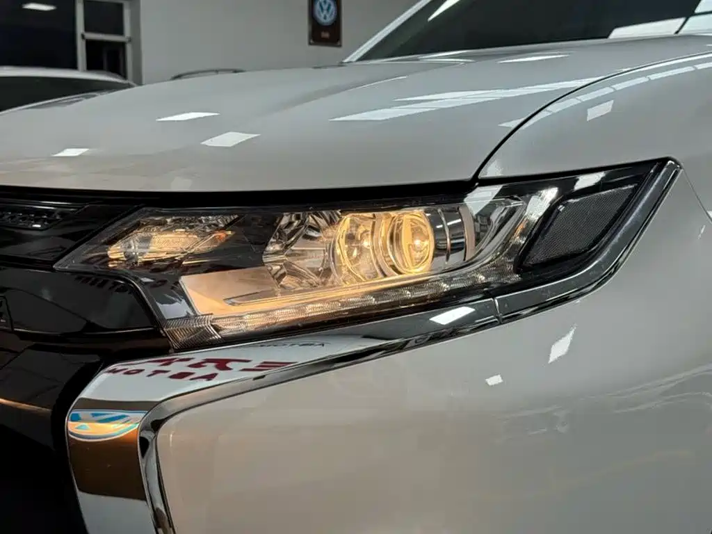 Mitsubishi Outlander — миниатюра 21
