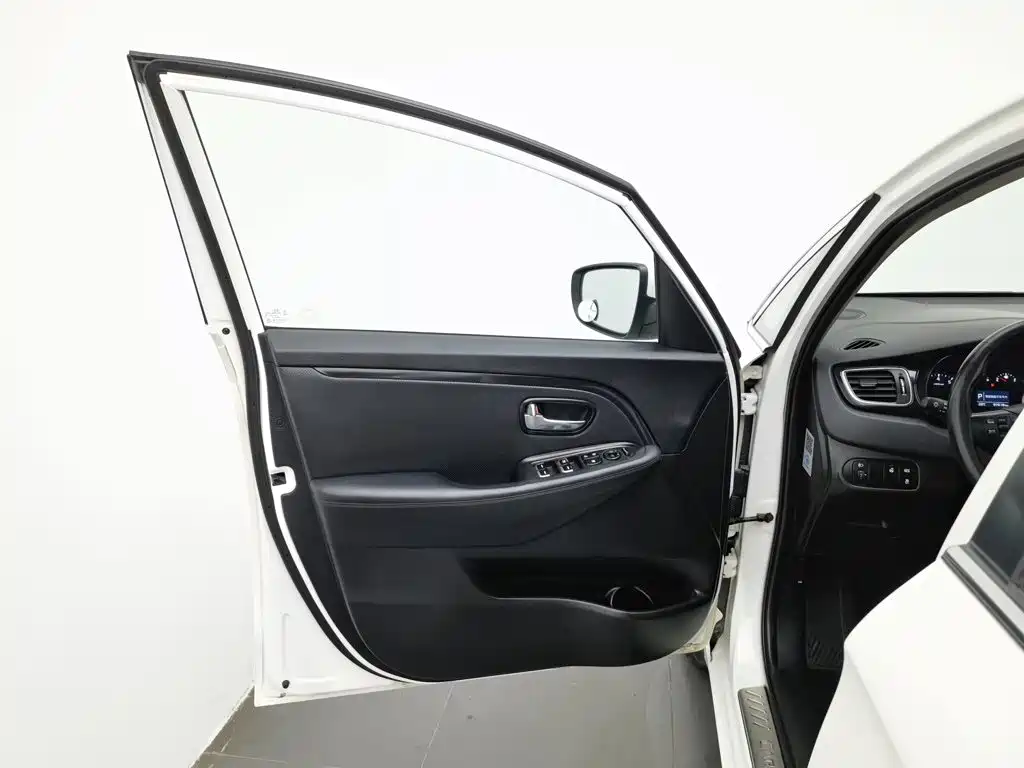 Kia Carens — миниатюра 8