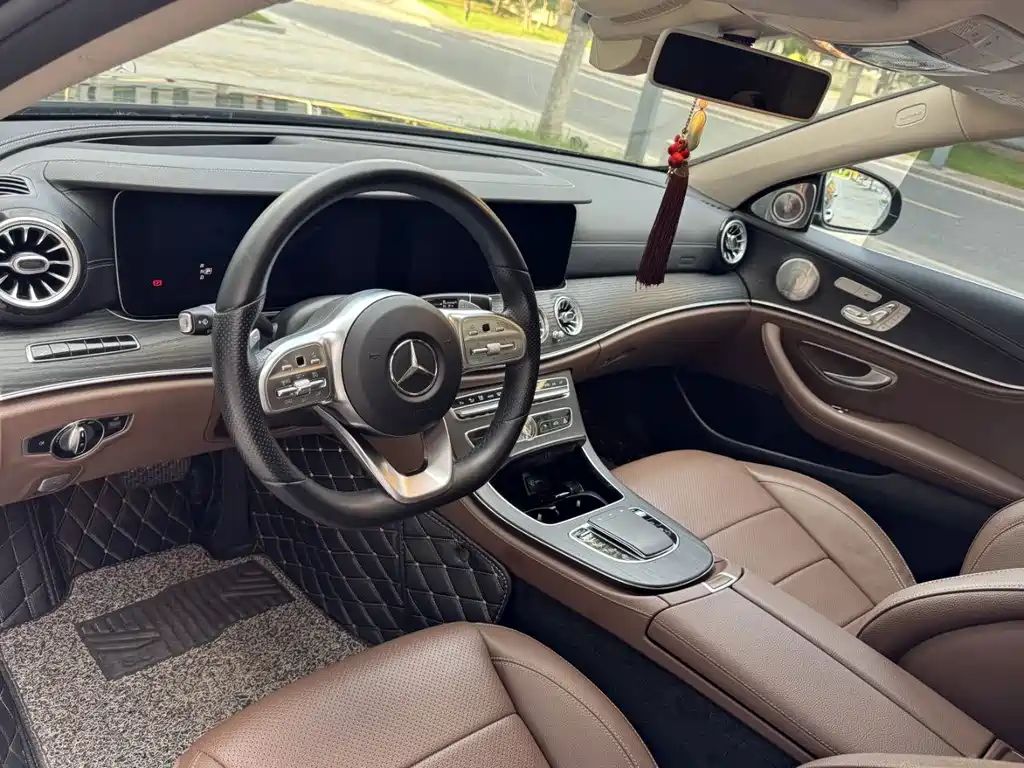 Mercedes-Benz E-Class — миниатюра 6