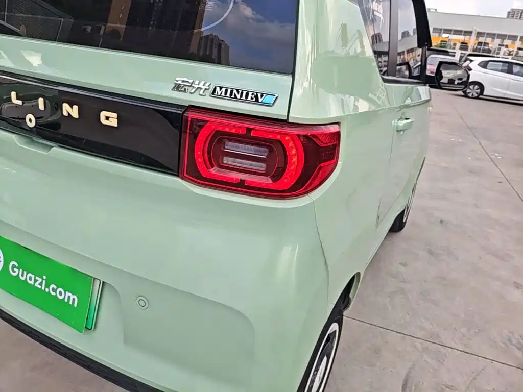 Wuling MINIEV — миниатюра 8