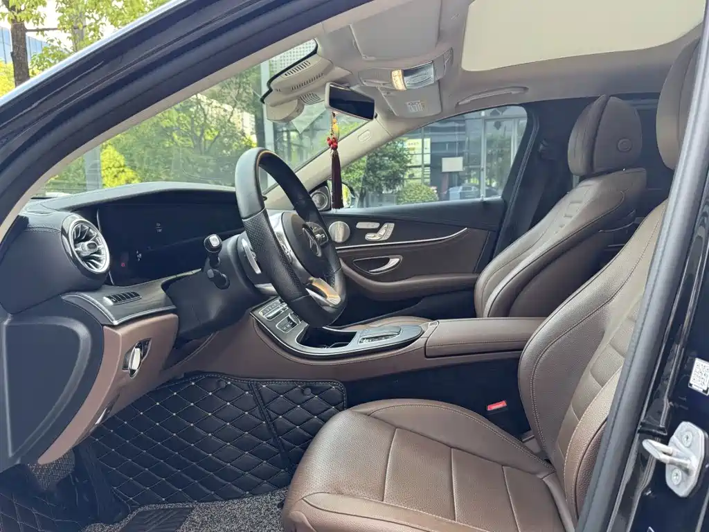 Mercedes-Benz E-Class — миниатюра 4