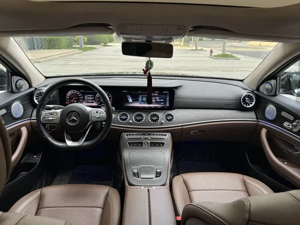 Mercedes-Benz E-Class — миниатюра 13