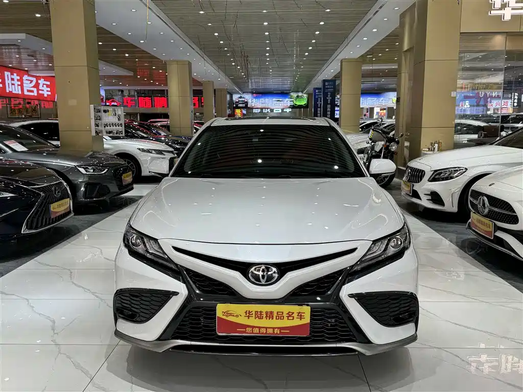 TOYOTA CAMRY
