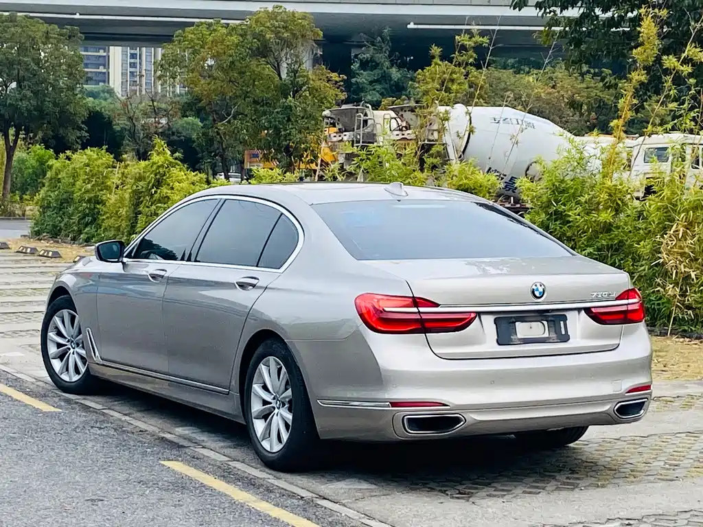 BMW 7 SERIES