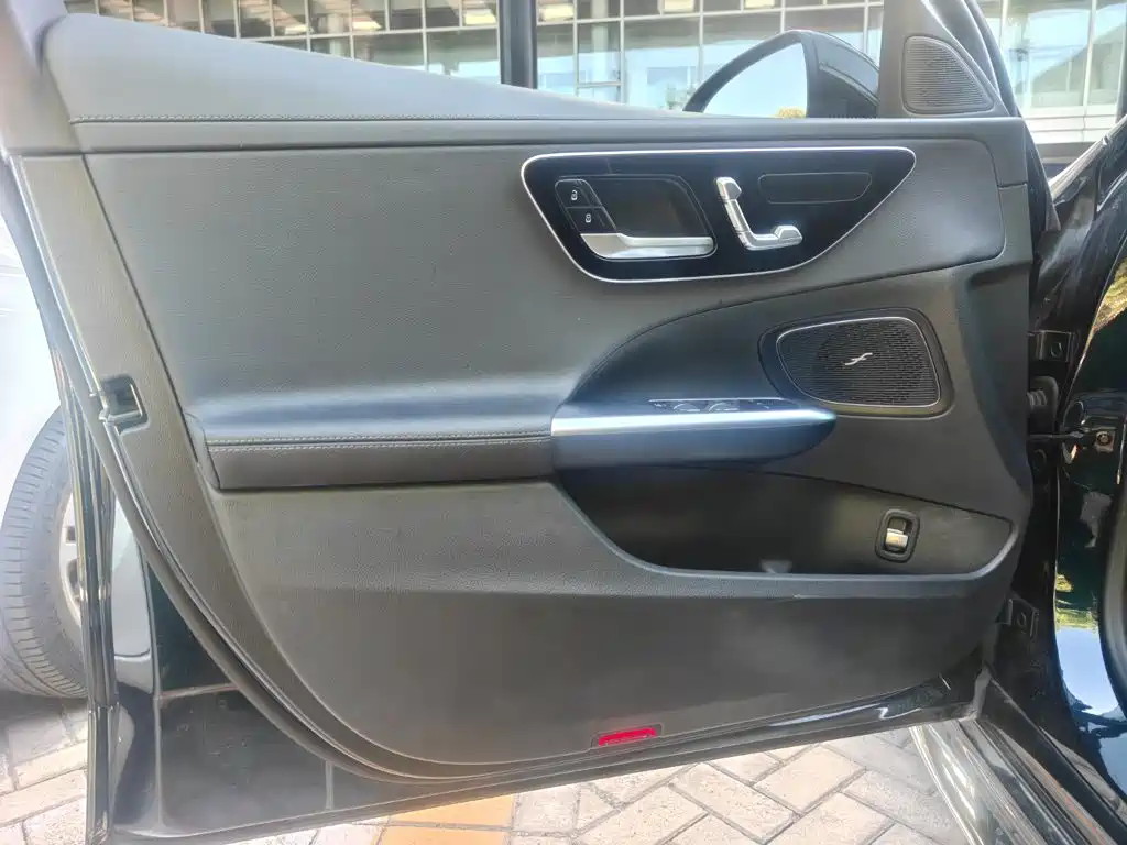 Mercedes-Benz C-Class — миниатюра 9