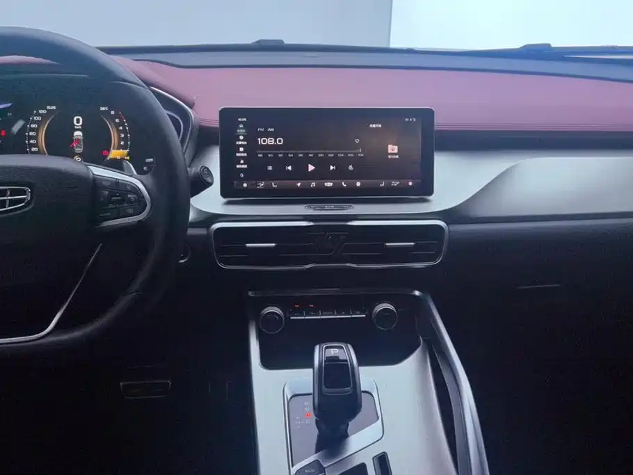 Geely Binyue — миниатюра 12
