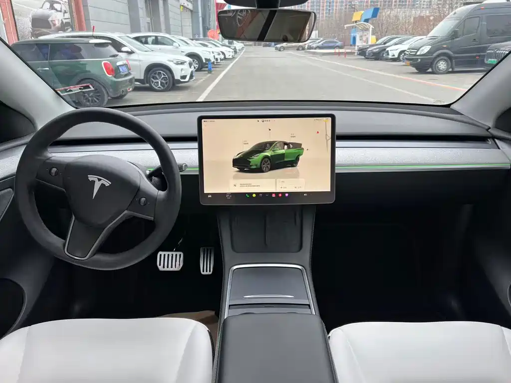 TESLA MODEL Y