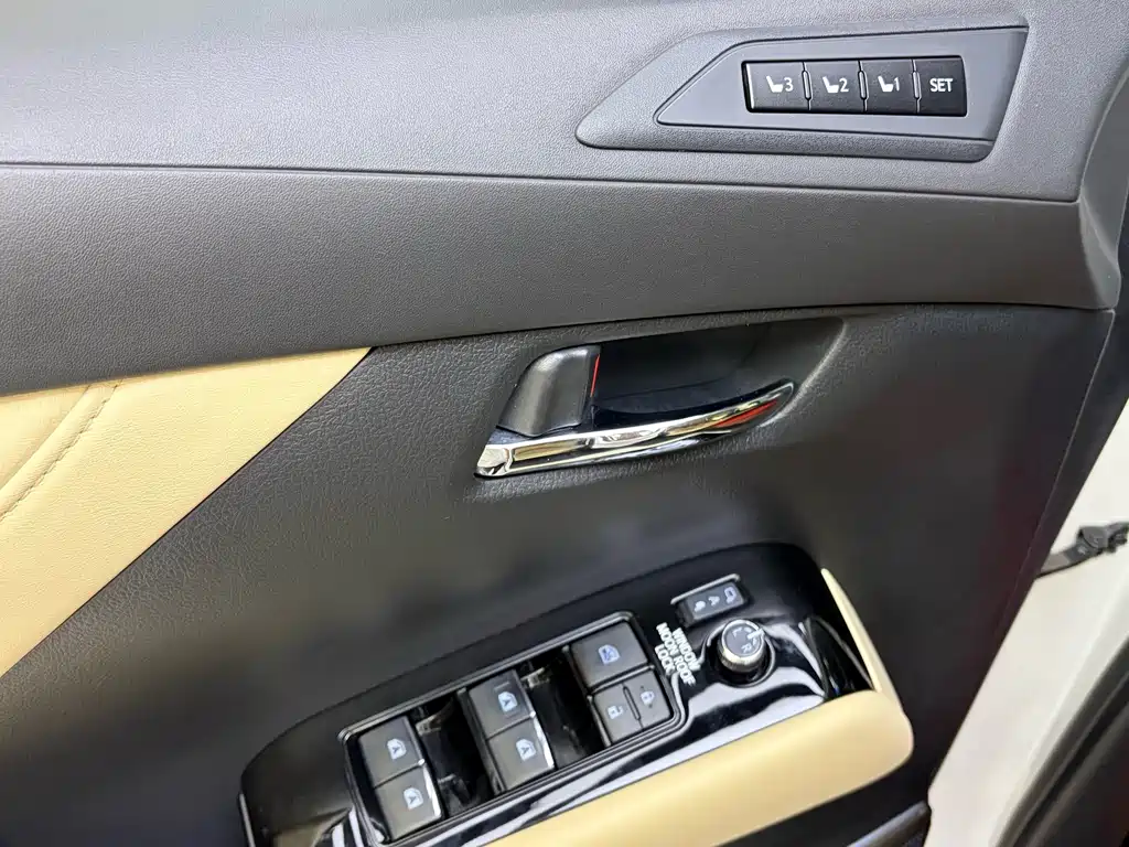 Toyota Vellfire — миниатюра 12