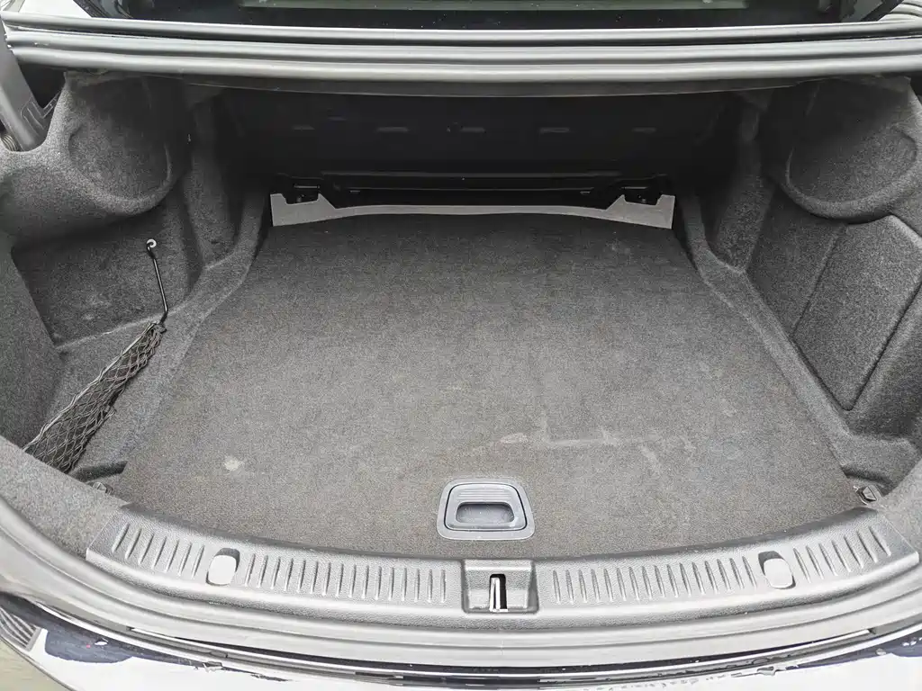 Mercedes-Benz E-Class — миниатюра 20