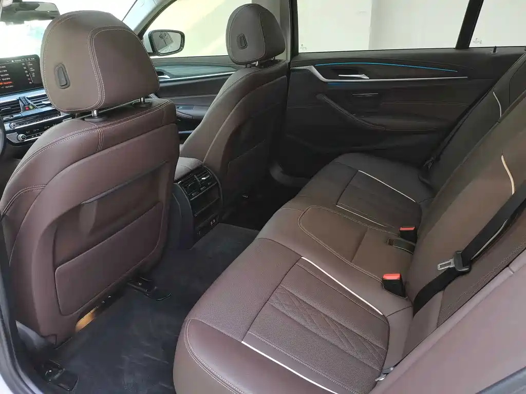 BMW 5 Series — миниатюра 17