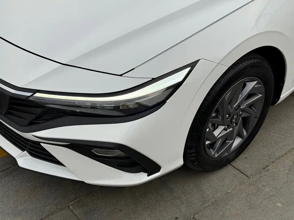 Hyundai Elantra — миниатюра 4