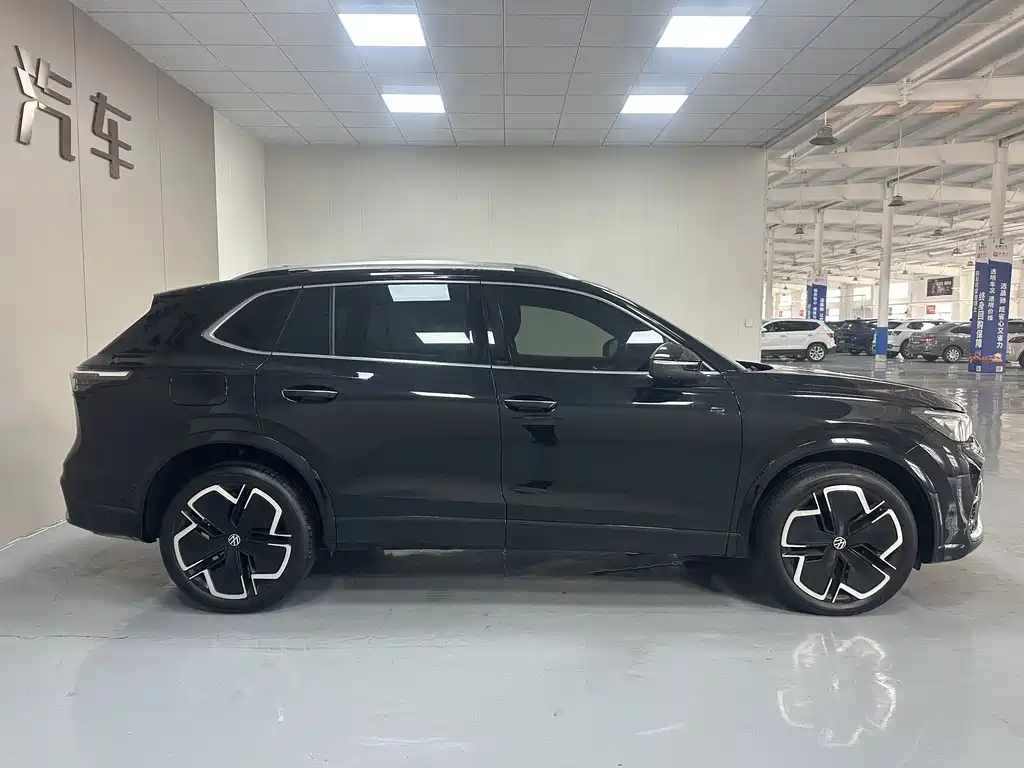 Volkswagen Tiguan L — миниатюра 9