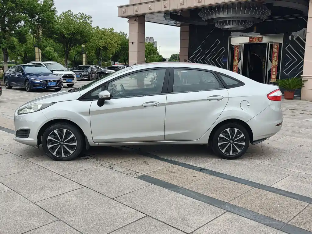 Ford Fiesta — миниатюра 7