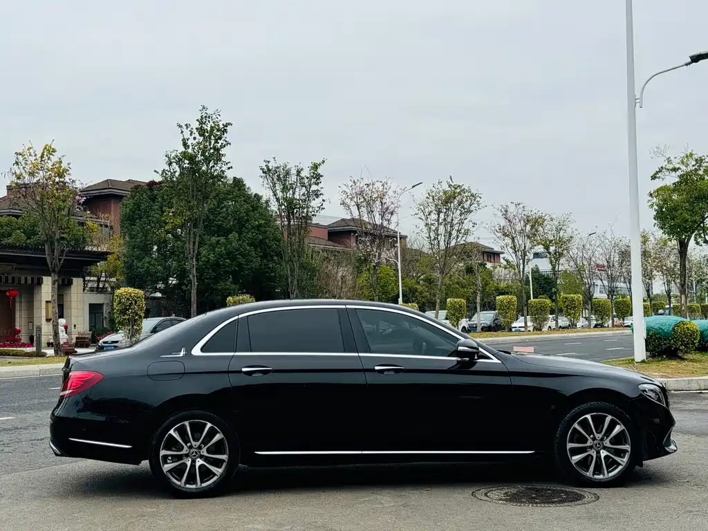 MERCEDES-BENZ E CLASS