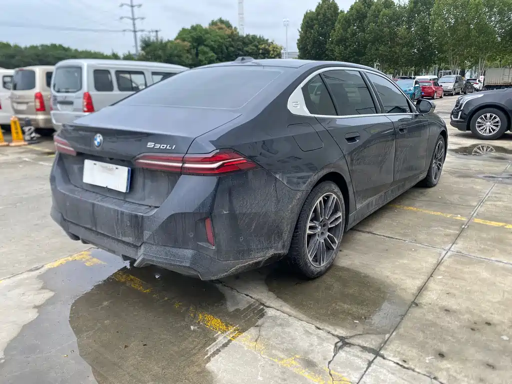 BMW 5 Series — миниатюра 8