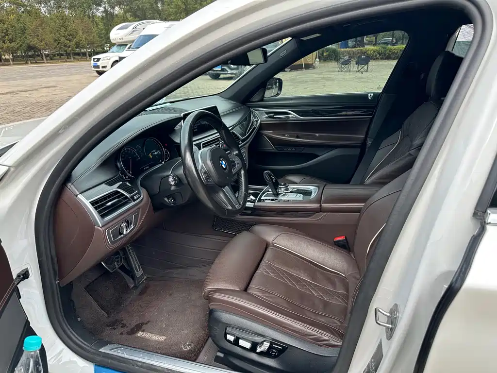 BMW 7 Series — миниатюра 4