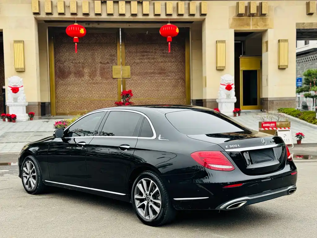 MERCEDES-BENZ E CLASS