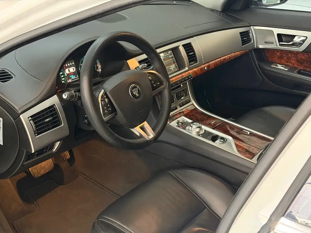 Jaguar XF 2015 XF 2.0T Luxury