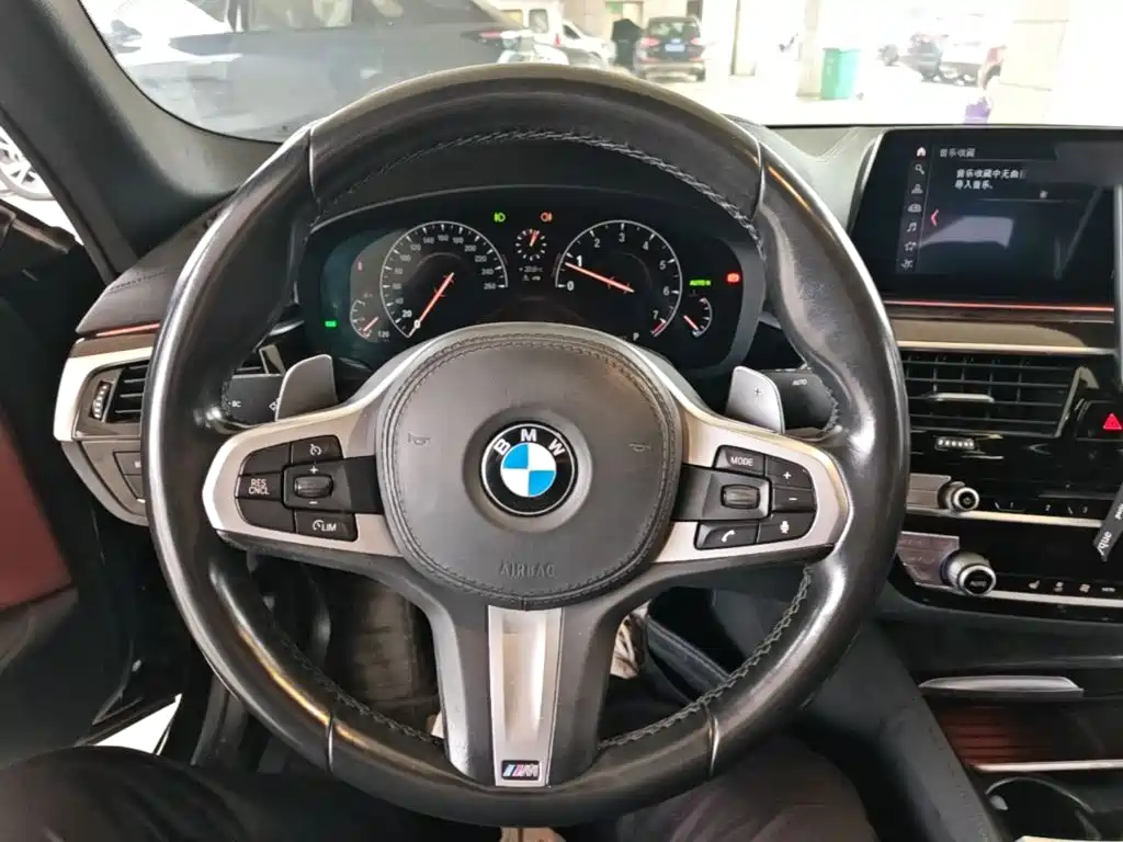 BMW 5 Series — миниатюра 11