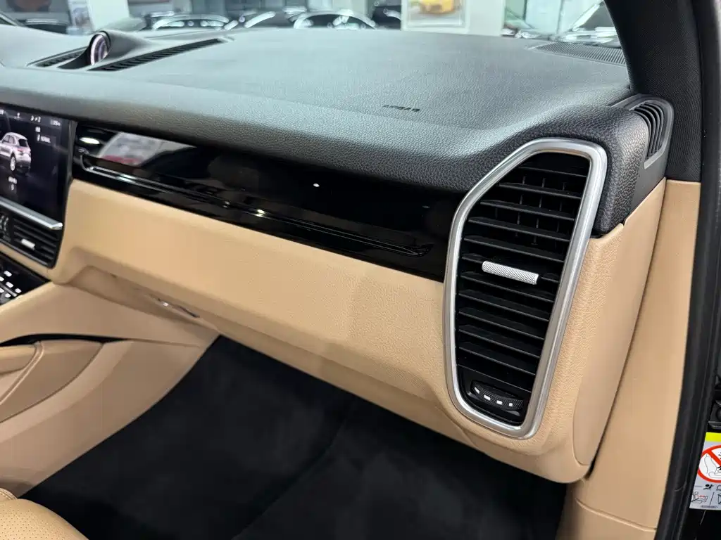 Porsche Cayenne — миниатюра 21