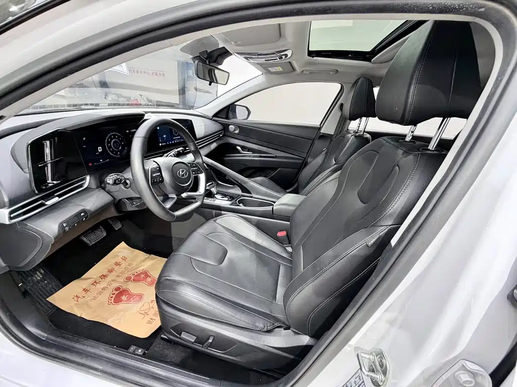 Hyundai Elantra — миниатюра 7